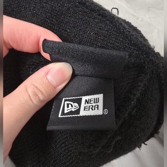 Supreme x New Era Box Logo Beanie - Picture 6 of 8
